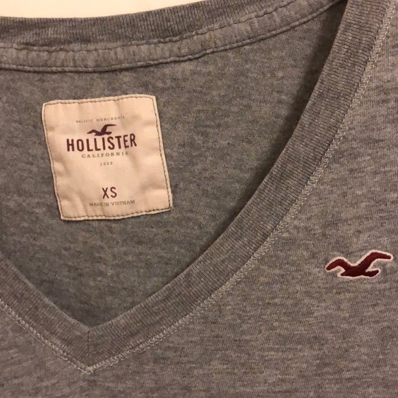 Hollister grey v-neck t-shirt✨ - Picture 2 of 3